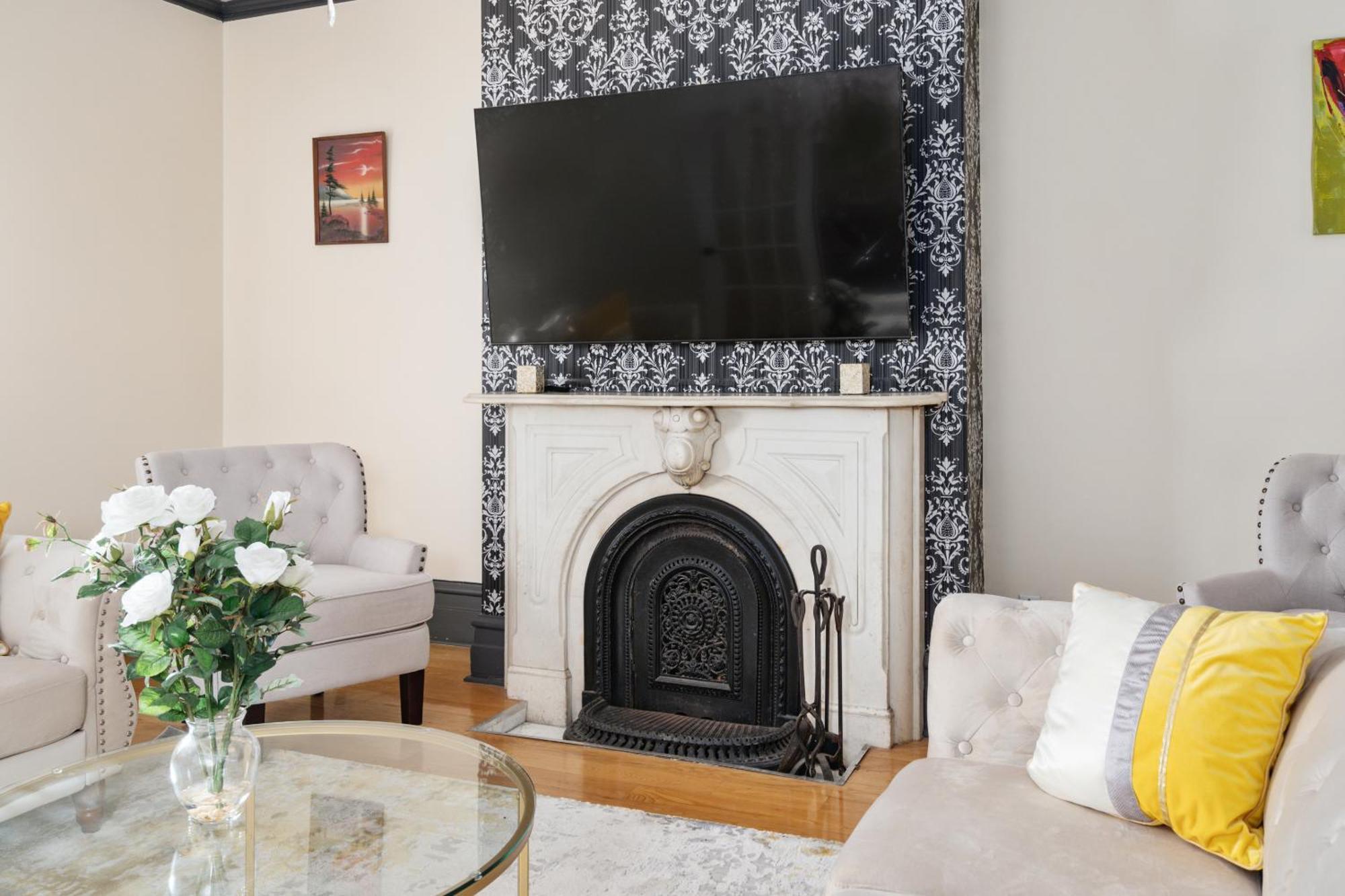 Centennial 6-Bedroom Waterfront Palace Sleeps 14 Montreal Exterior photo